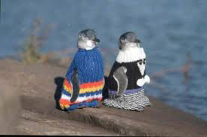 yarn_bomb_penquins_in_sweaters